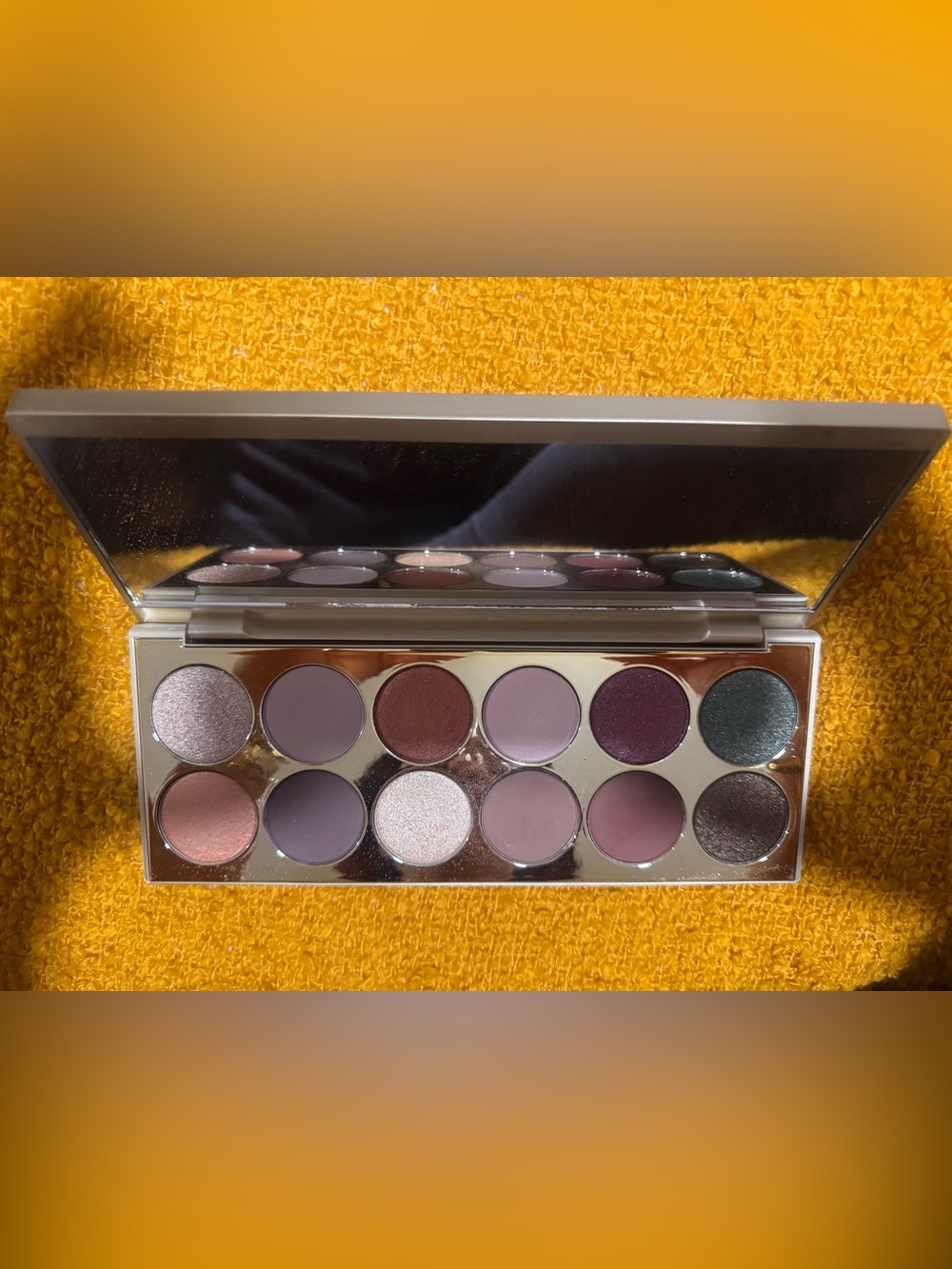 New Stila After Hours Eyeshadow Palette - 12 vibrant Shades - Picture 3 of 5